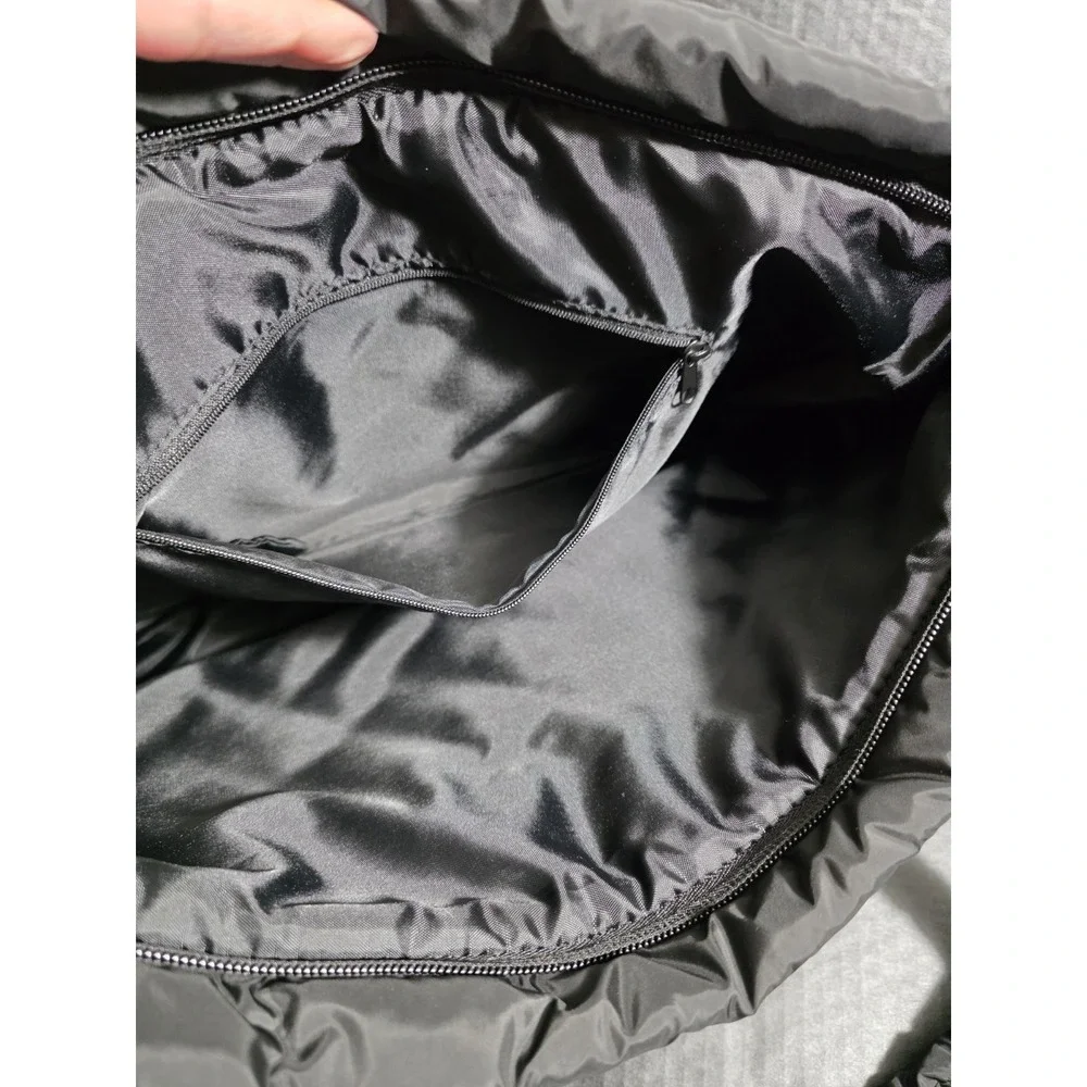 Reebok Puffer Tote‎ Bag Soft Side Black Zip Top Nylon Travel Gym Bag 18x13x6
